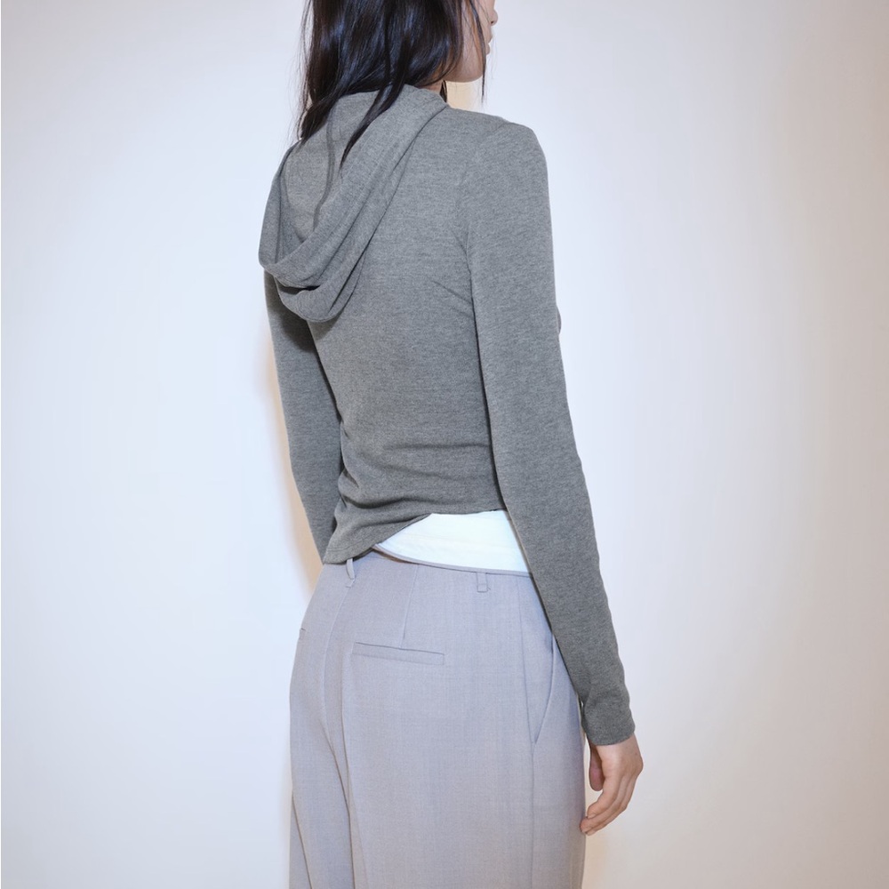 Chic Gray Hooded Knit Tee